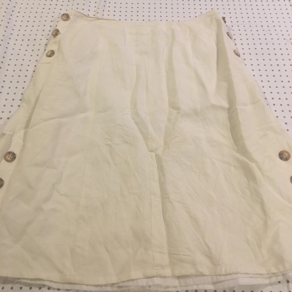White lined skirt